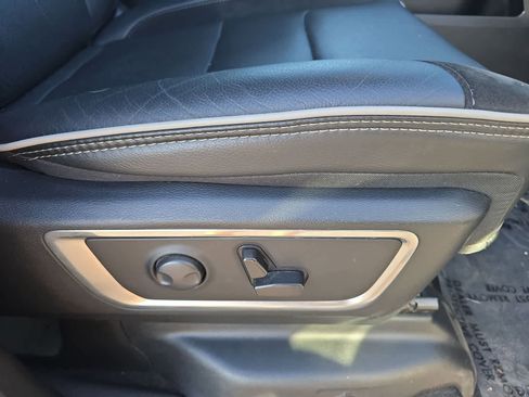 Used 2025 RAM 1500 Laramie AWD/4WD image 12