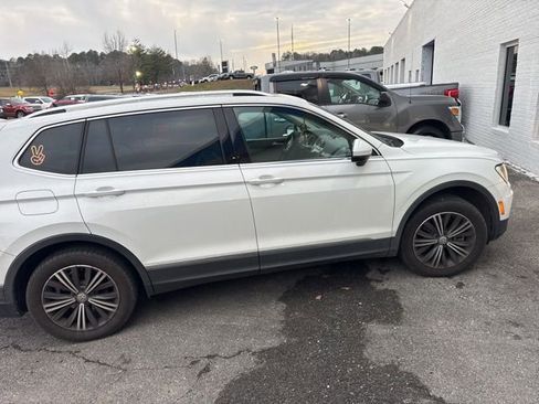 Used 2018 Volkswagen Tiguan SEL image 6