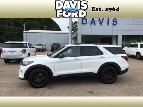 New 2026 Ford Explorer Tremor w/ Tremor Ultimate Package AWD/4WD image 4