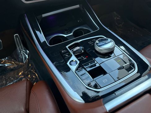 Certified 2023 BMW X7 xDrive40i w/ Executive Package image 10