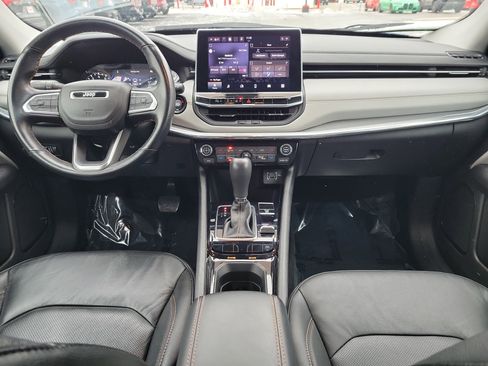 Used 2022 Jeep Compass Limited image 9