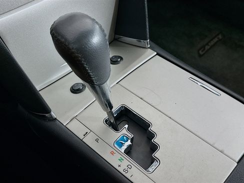 Used 2011 Toyota Camry SE image 23