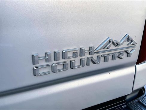 Used 2022 Chevrolet Silverado 3500 High Country w/ Technology Package AWD/4WD image 10