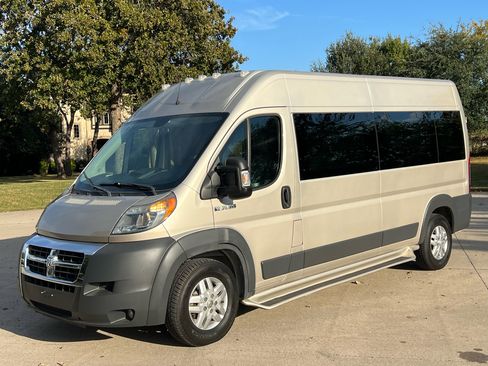Used 2017 RAM ProMaster 2500 w/ Premium Appearance Group image 6