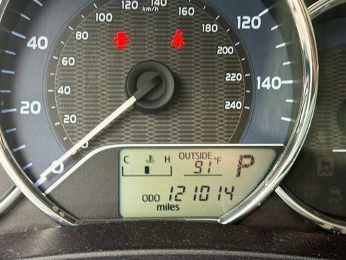 Used 2014 Toyota Corolla LE FWD image 14