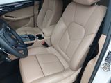 Certified 2024 Porsche Macan image 5