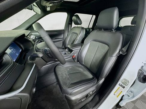 Used 2025 Jeep Grand Cherokee L Altitude image 21