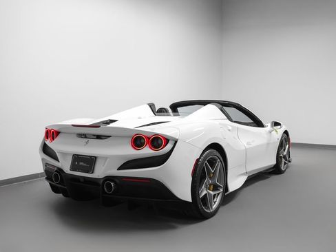Certified 2022 Ferrari F8 Tributo RWD image 31
