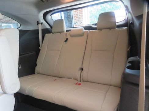 Used 2021 Toyota Highlander XLE FWD image 20