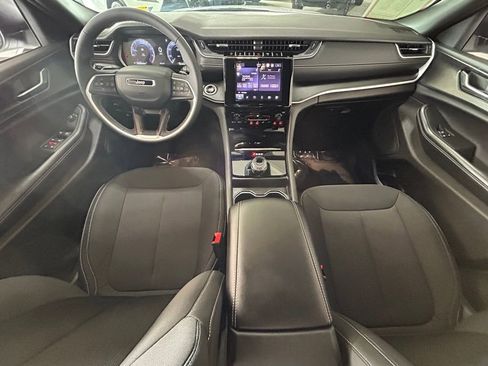 Used 2025 Jeep Grand Cherokee L Laredo image 10