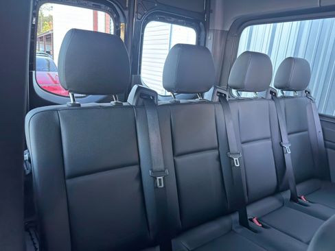 Used 2024 Mercedes-Benz Sprinter 2500 image 34