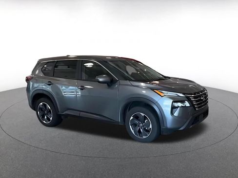 Used 2025 Nissan Rogue SV FWD image 2