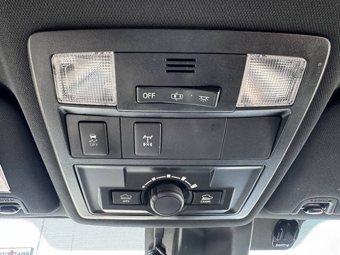 Used 2018 Toyota Tacoma TRD Off-Road w/ Technology Package AWD/4WD image 8