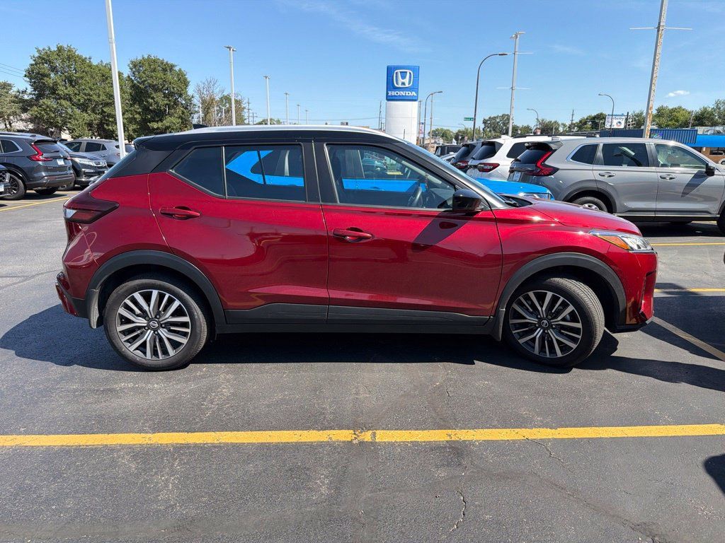Used 2021 Nissan Kicks SV FWD image 1