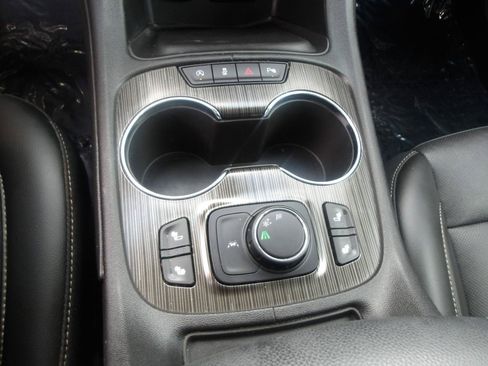 Used 2021 GMC Acadia SLT w/ Elevation Edition FWD image 26