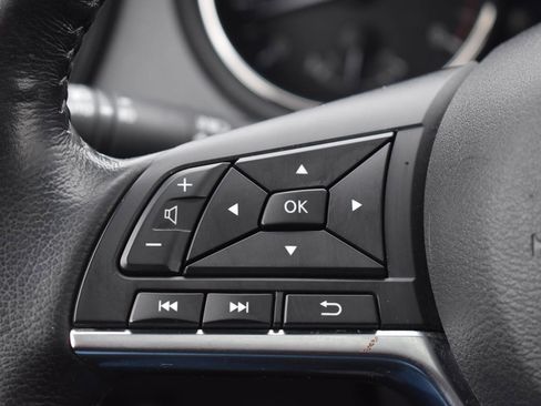 Used 2019 Nissan Rogue SV w/ Sun & Sound Touring Package image 5