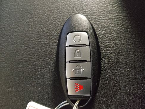 Used 2020 Nissan Pathfinder S FWD image 32