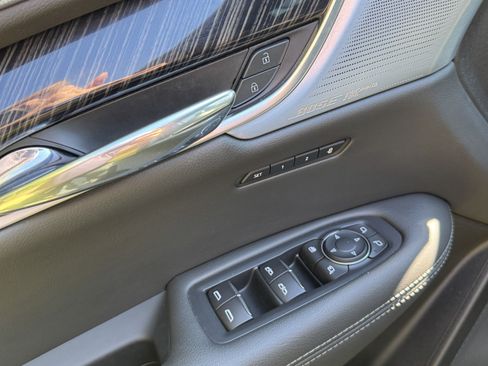 Used 2025 Cadillac XT6 Premium Luxury image 34