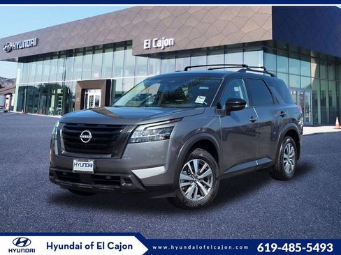 Used 2023 Nissan Pathfinder SL FWD image 1