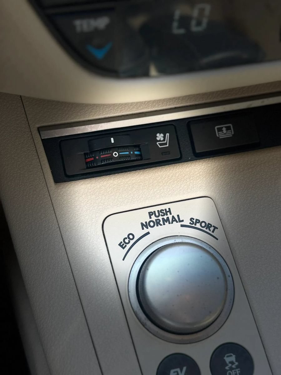 Used 2013 Lexus ES 300h w/ Luxury Pkg FWD image 42