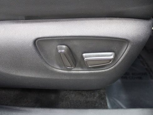 Used 2021 Toyota Highlander XLE image 31