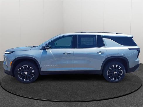 New 2026 Chevrolet Traverse LT w/ Sun and Wheel Package FWD image 2