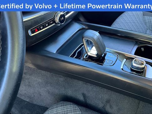 Used 2022 Volvo XC60 B5 Momentum image 18