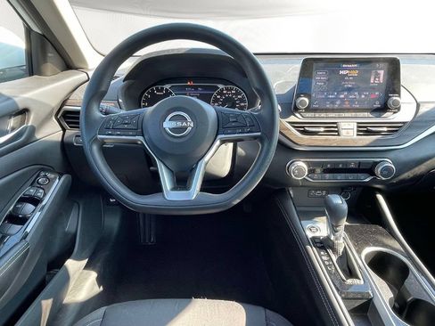 Used 2023 Nissan Altima 2.5 SV FWD image 12