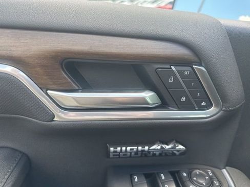 New 2026 Chevrolet Silverado 1500 High Country w/ LPO, Dark Essentials Package AWD/4WD image 12