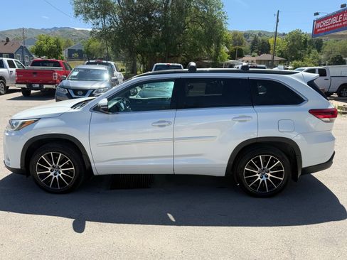 Used 2017 Toyota Highlander SE AWD/4WD image 7
