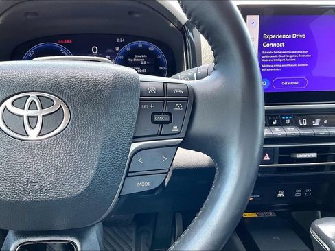 Used 2025 Toyota Camry XLE w/ Premium Plus Package AWD/4WD image 11