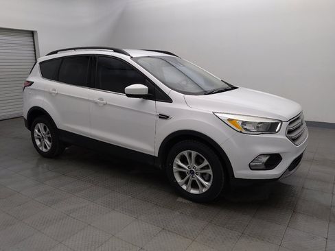 Used 2018 Ford Escape SE w/ Ford Safe & Smart Package FWD image 11