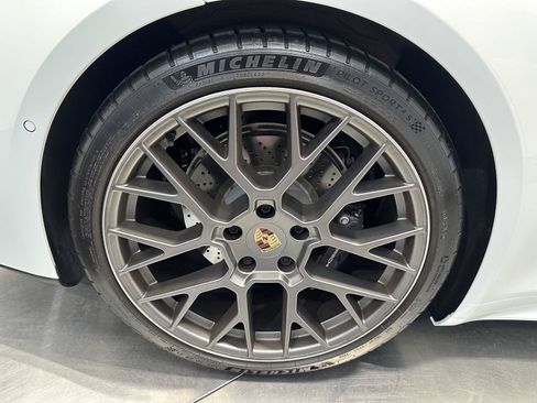 Used 2025 Porsche 911 Carrera RWD image 13