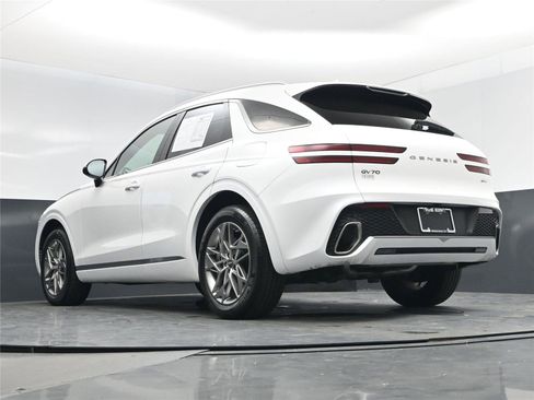 Used 2025 Genesis GV70 2.5T w/ Select Package image 26