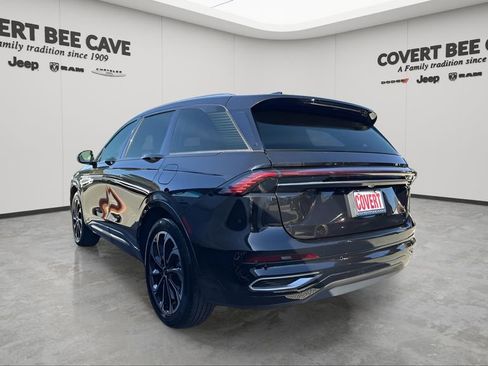 Used 2024 Lincoln Nautilus Reserve image 3