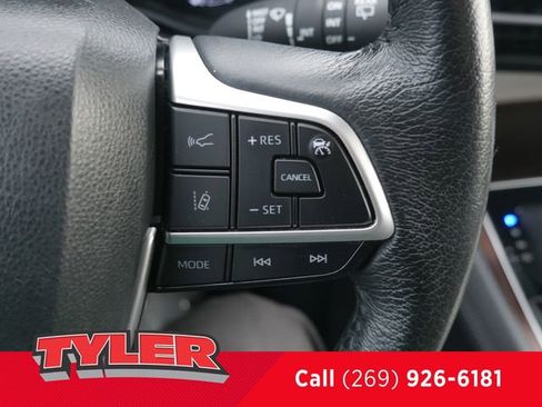 Used 2024 Toyota Sienna XLE FWD image 28