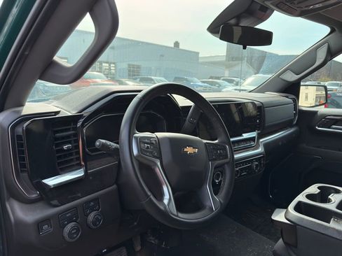 Used 2024 Chevrolet Silverado 1500 LT image 14