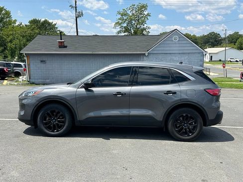 Used 2022 Ford Escape SE w/ Convenience Package FWD image 3