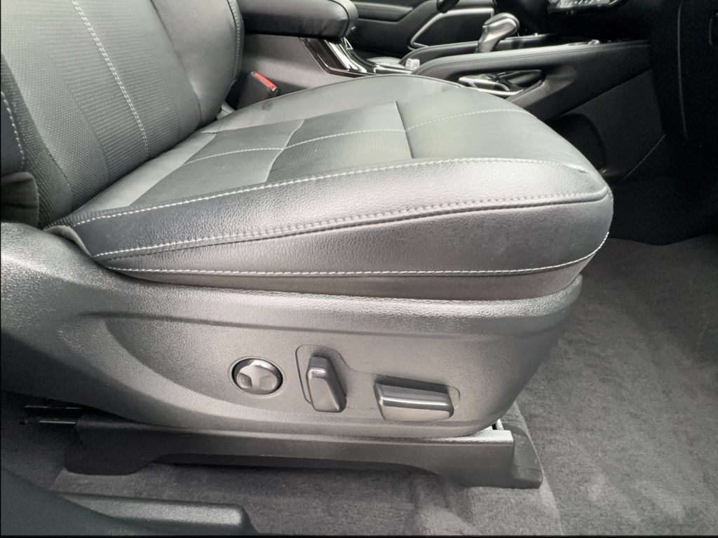 Used 2024 Kia Telluride EX w/ EX Captain's Chair Package AWD/4WD image 35