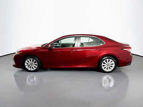 Used 2018 Toyota Camry LE FWD image 3