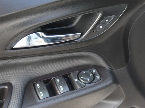 Used 2022 Chevrolet Equinox RS w/ RS Leather Package FWD image 22