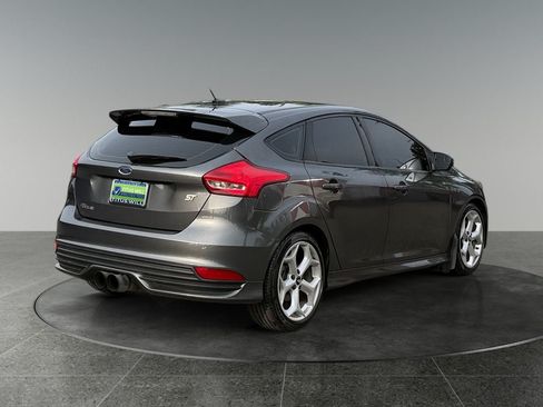 Used 2017 Ford Focus ST FWD image 9