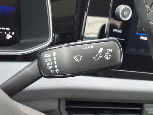 Used 2025 Volkswagen Jetta SE w/ Sunroof Package FWD image 34