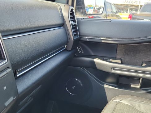Used 2020 Ford Expedition Limited RWD image 30