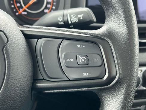 Used 2025 Jeep Gladiator Sport image 31