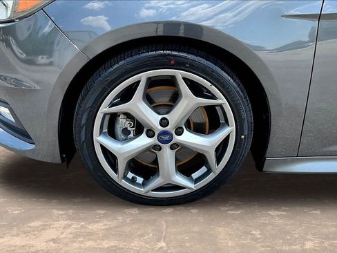 Used 2017 Ford Focus ST FWD image 35