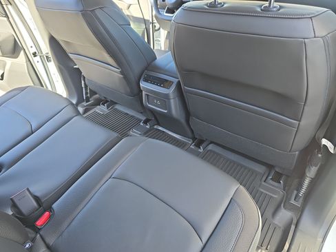 New 2025 Nissan Pathfinder SL image 11