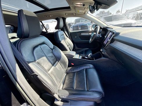 Used 2023 Volvo XC40 B5 Plus image 33