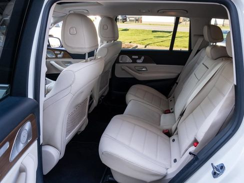Used 2022 Mercedes-Benz GLS 450 4MATIC image 32