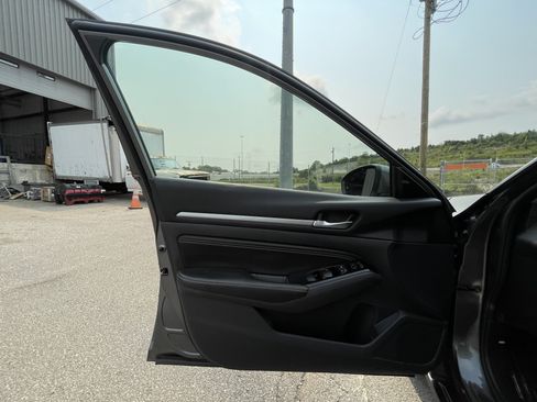 Used 2023 Nissan Altima 2.5 SV w/ SV Premium Package FWD image 12